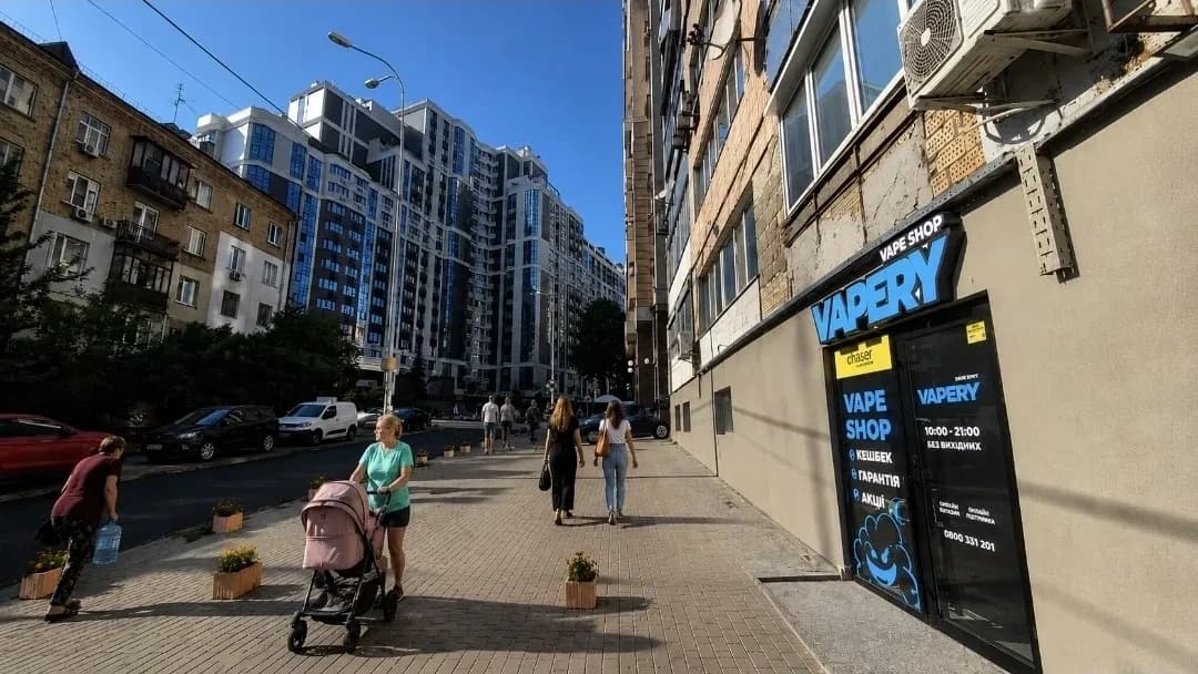 Магазин, Шевченківський: фасадне, чинний орендар, окремий вхід - фото 1