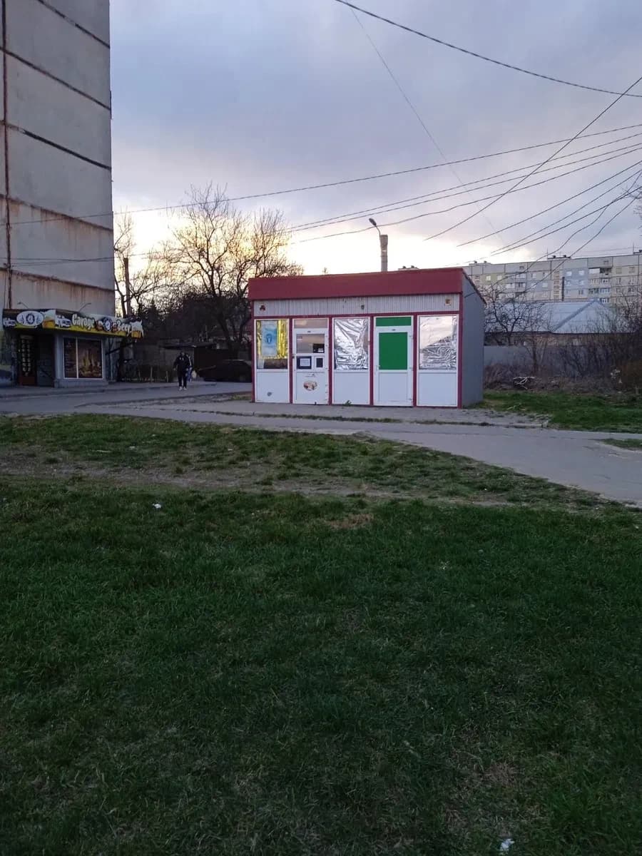Торговий павільйон, Київський: прохідне місце, окрема будівля - фото 1