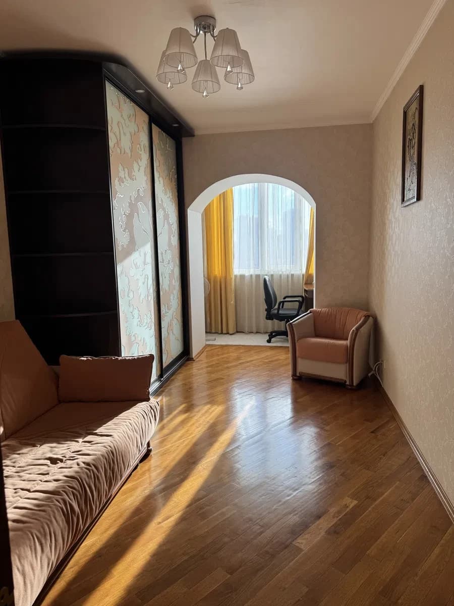2-кімнатна квартира, Дарницький: кухня-вітальня, 10 хв до метро - фото 2