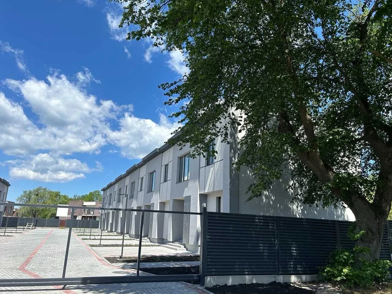 Таунхаус, Бірки: дизайнерський проект, два паркомісця - фото 1
