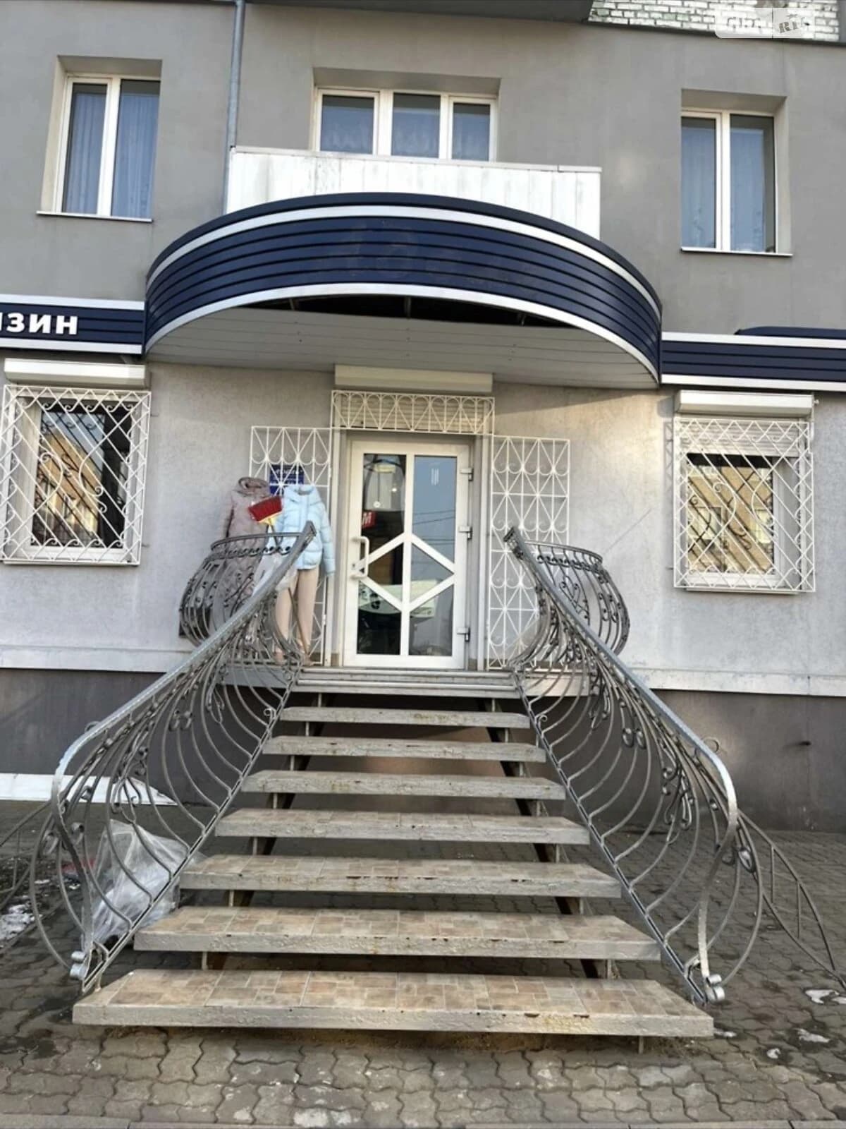 Приміщення, Нововолинськ: фасадне, під магазин, захисні ролети - фото 1