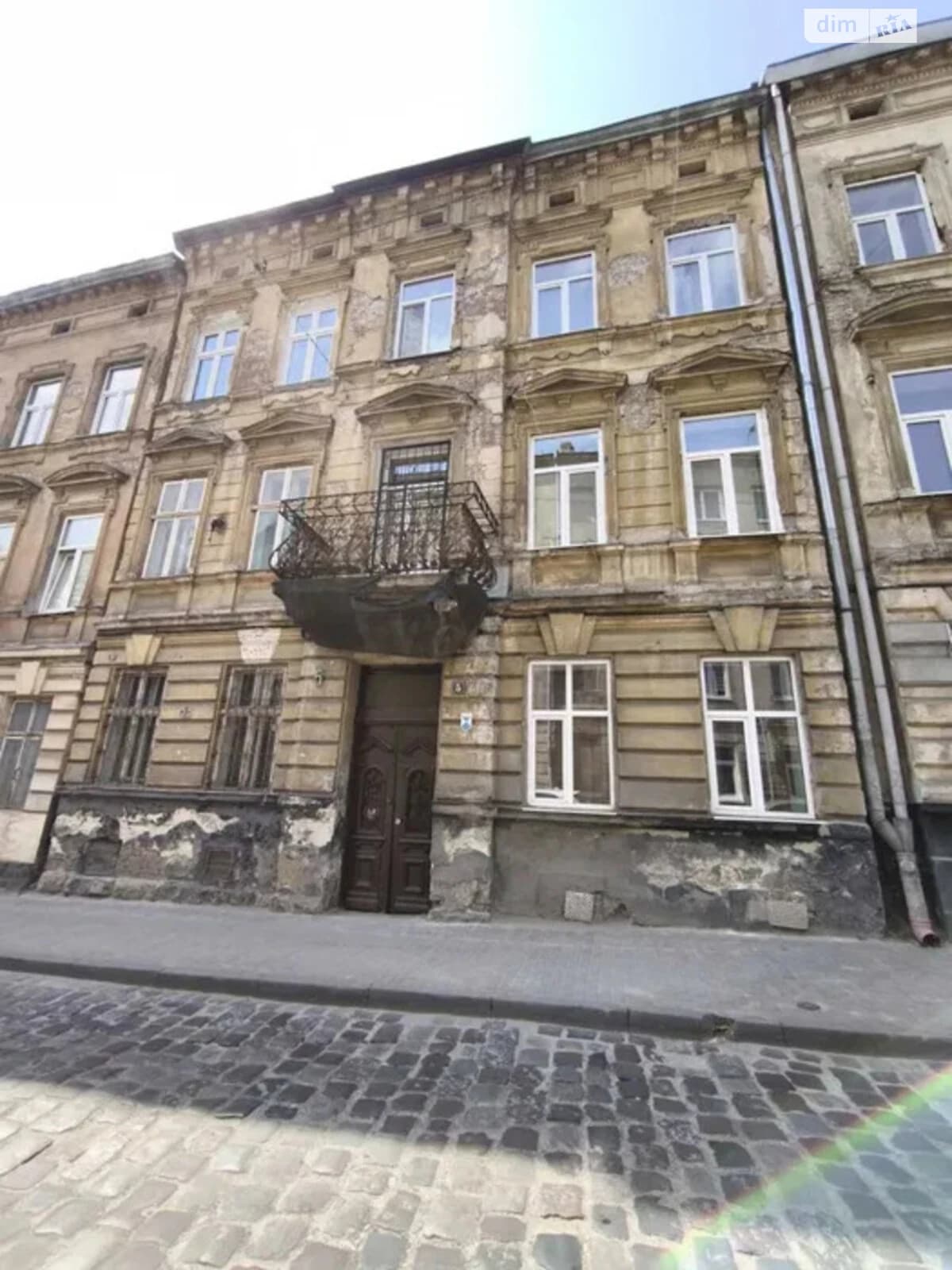 2-кімнатна квартира, Львів: цегляні стіни, закритий двір - фото 1