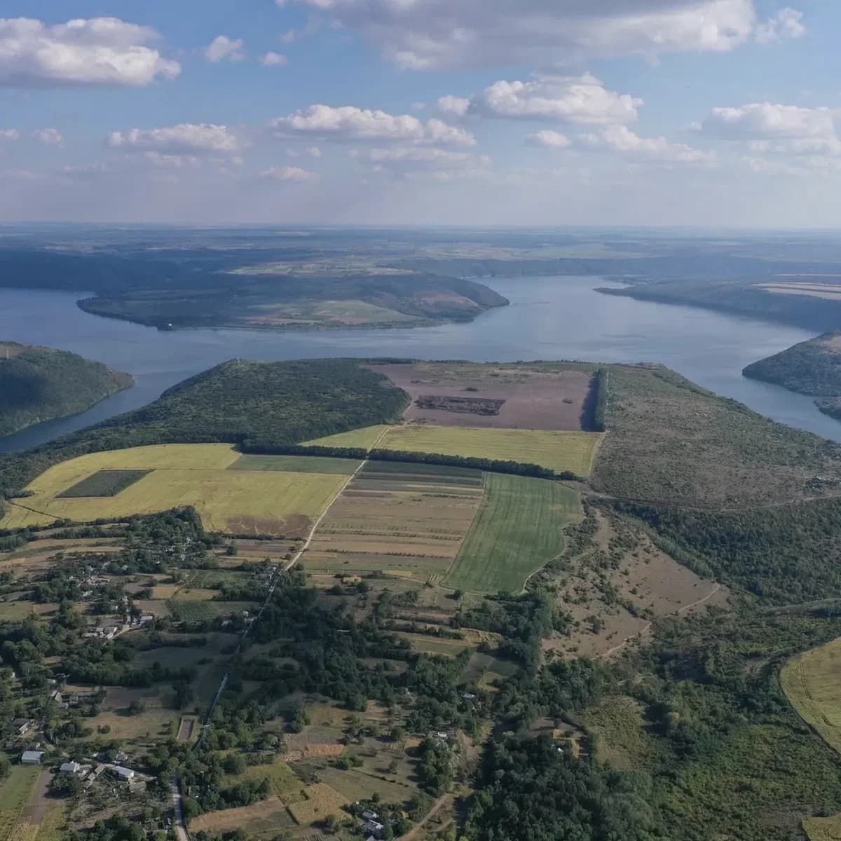Ділянка 4,5 соток на Дністрі: берег річки, світло від обленерго - фото 1