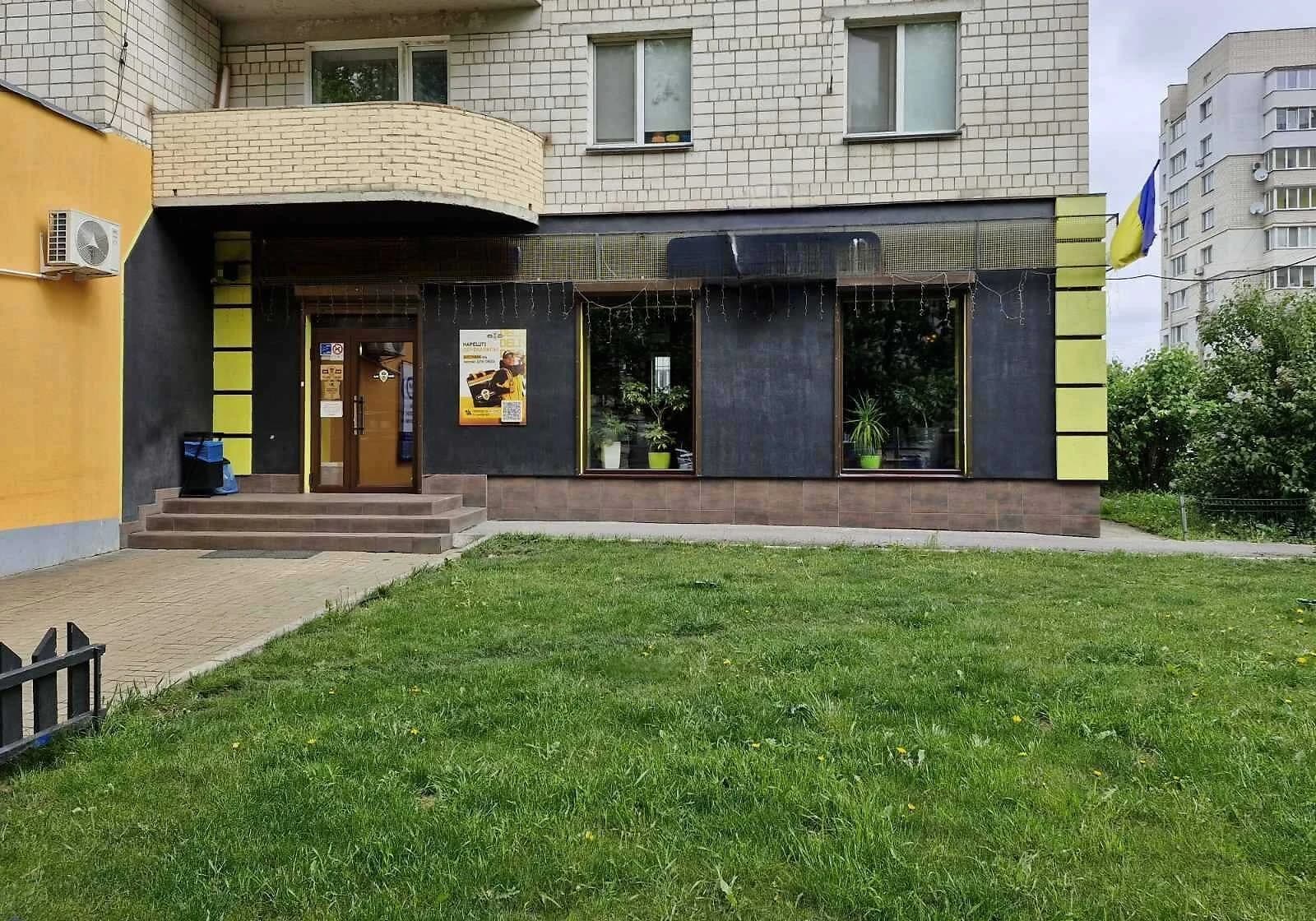 Приміщення, Військове містечко: під магазин, панорамні вітринні вікна - фото 1