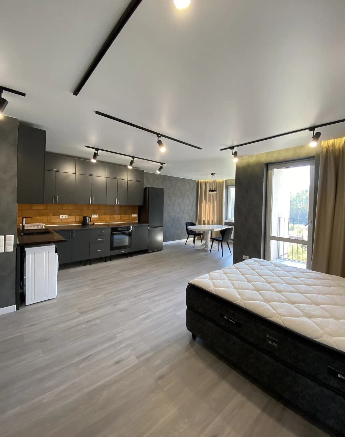 1-кімнатна квартира, Поділ: кухня-студія, дизайнерський ремонт - фото 1