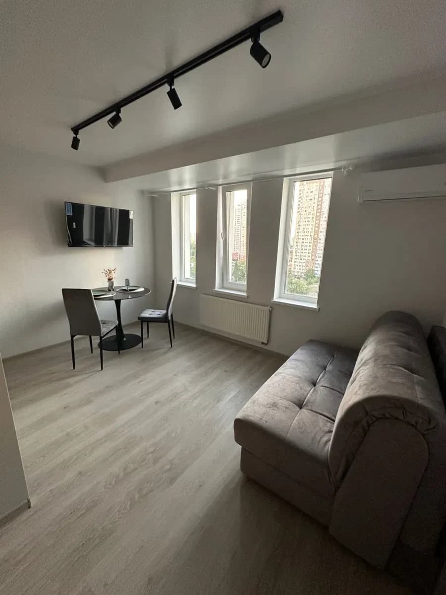 Смарт-квартира у ЖК Лебединый Guest House: перше заселення - фото 3