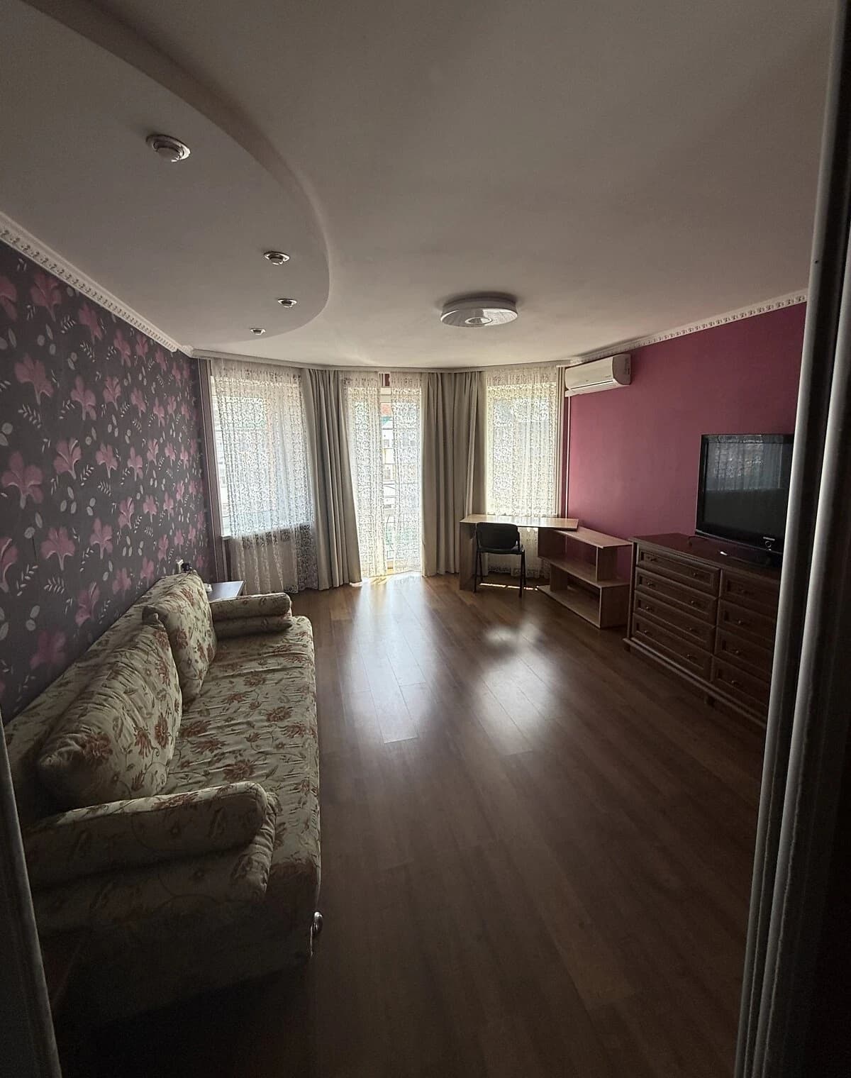 1-кімнатна квартира, Поділ: газове опалення, укриття в будинку - фото 1