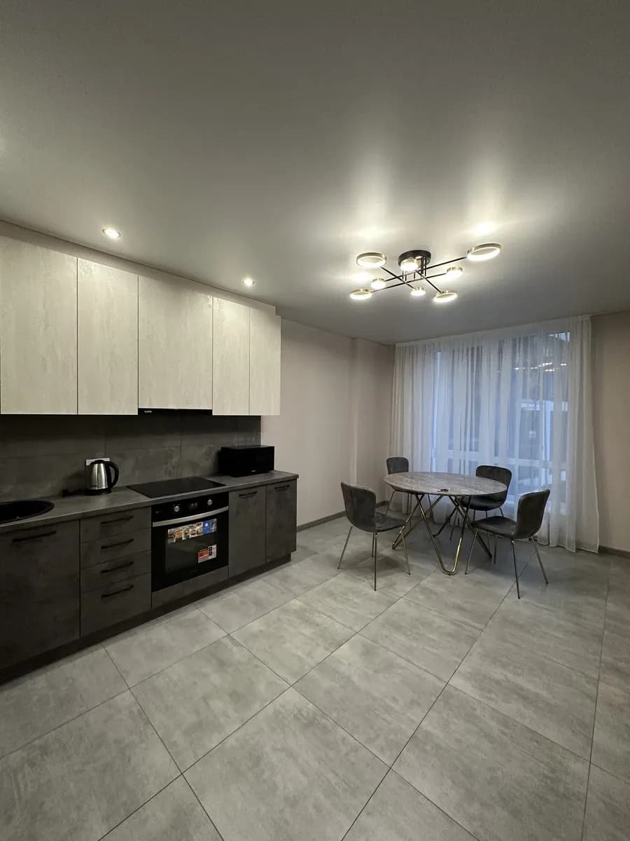 1-кімнатна квартира у ЖК Family plaza: окрема спальня, балкон - фото 1
