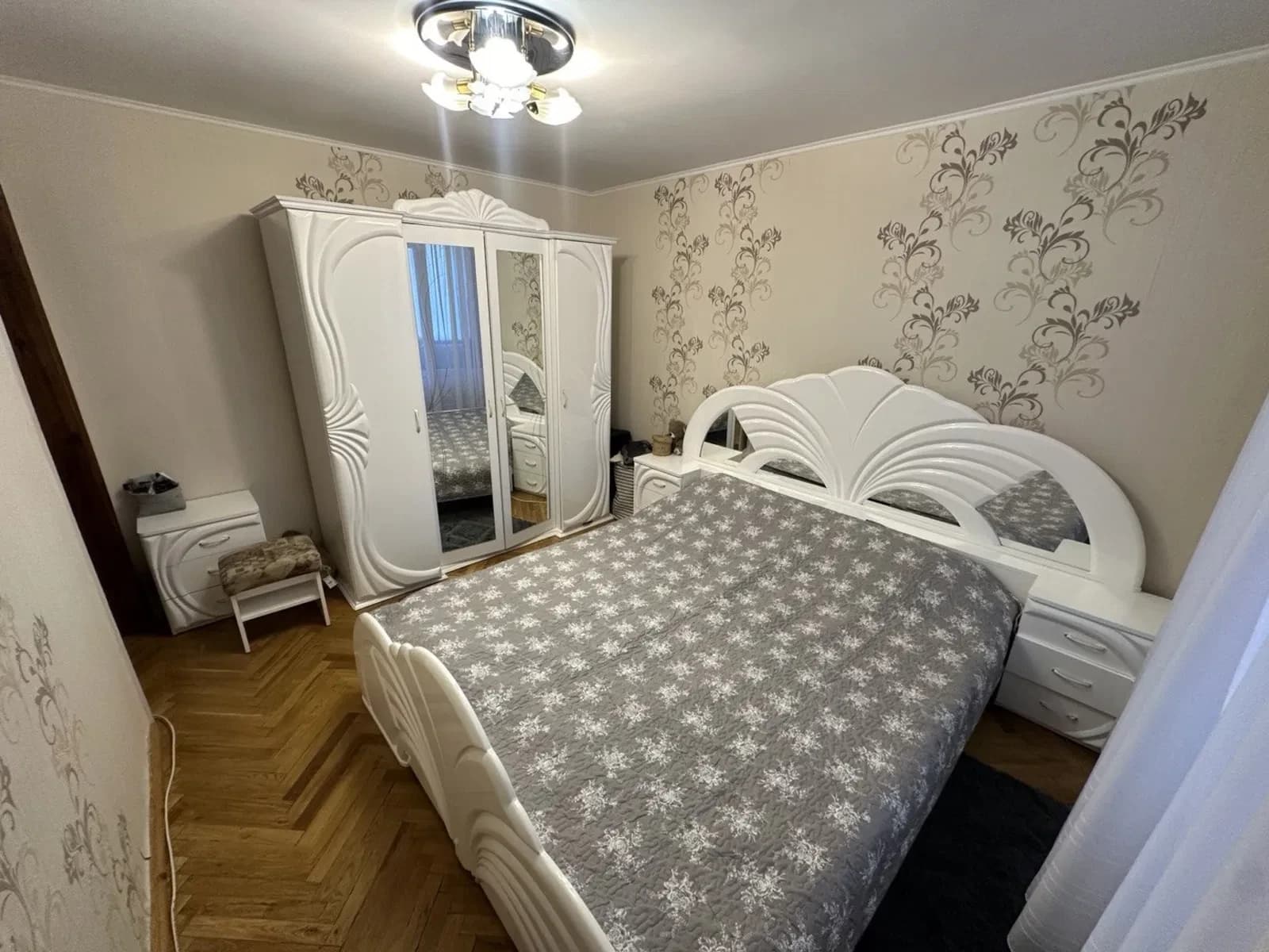 3-кімнатна квартира, Липини: світло не вимикають, два балкони - фото 1