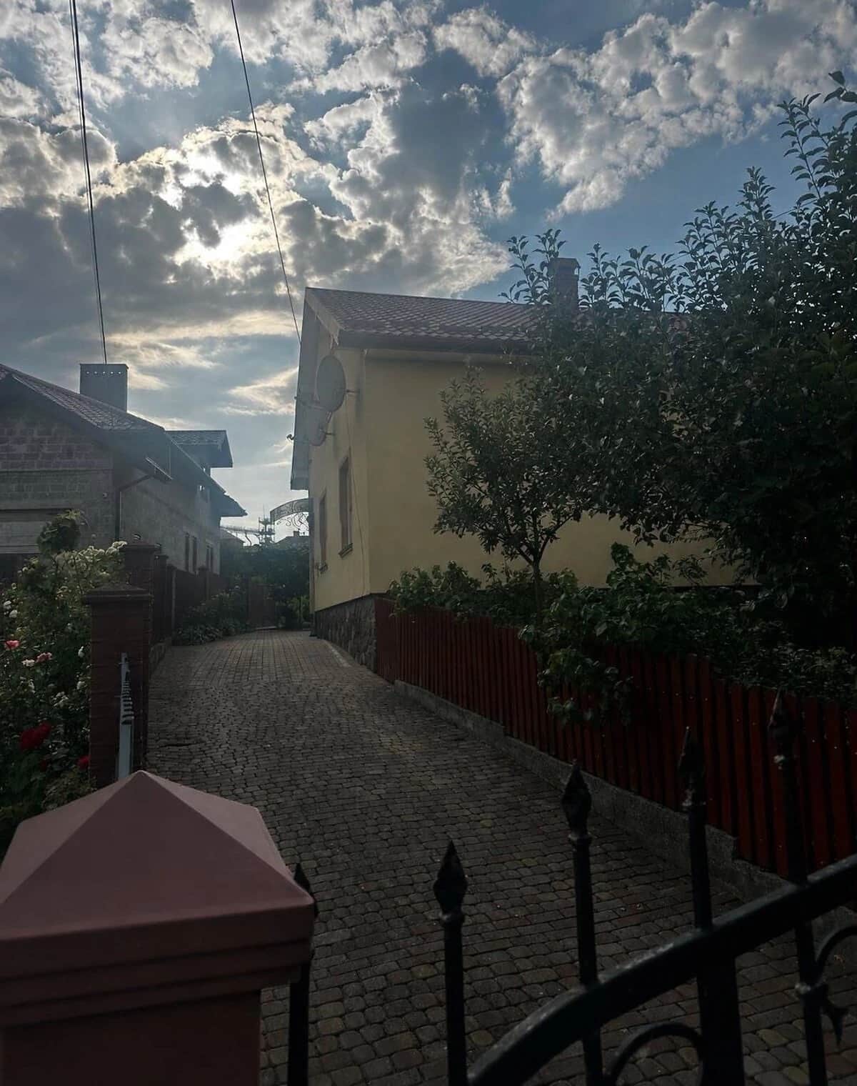 Будинок, Городок: 3 спальні, гараж у дворі, торг - фото 1