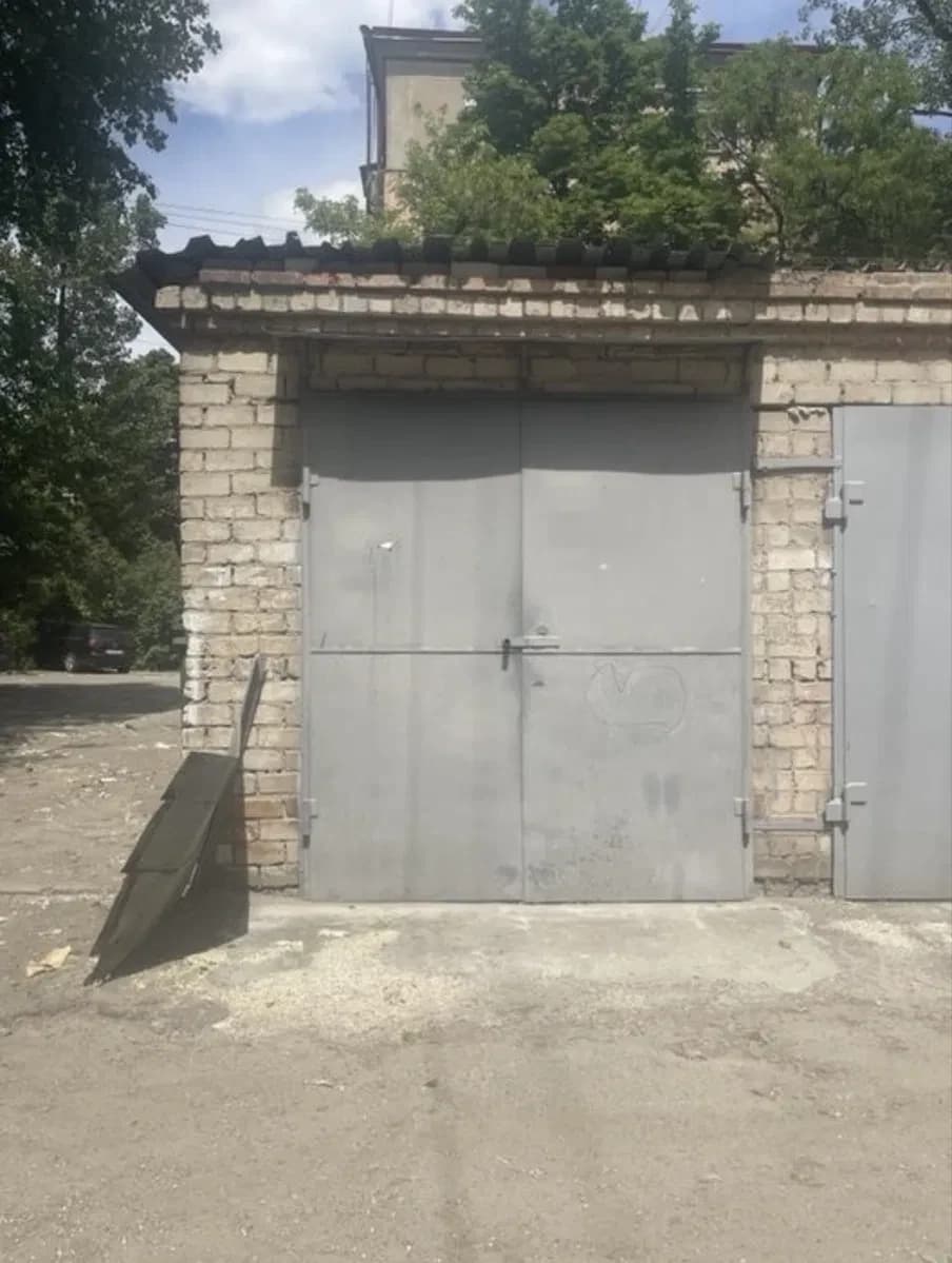 Гараж у центрі міста: капітальний, з документами - фото 1
