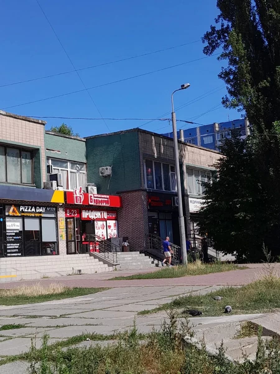 Приміщення, Деснянський: перший поверх, вода і каналізація, прохідне місце - фото 1