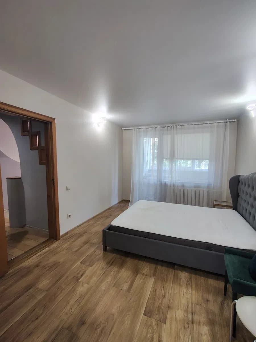 2-кімнатна квартира, Квітки Цісик: велика лоджія, сучасні меблі - фото 2