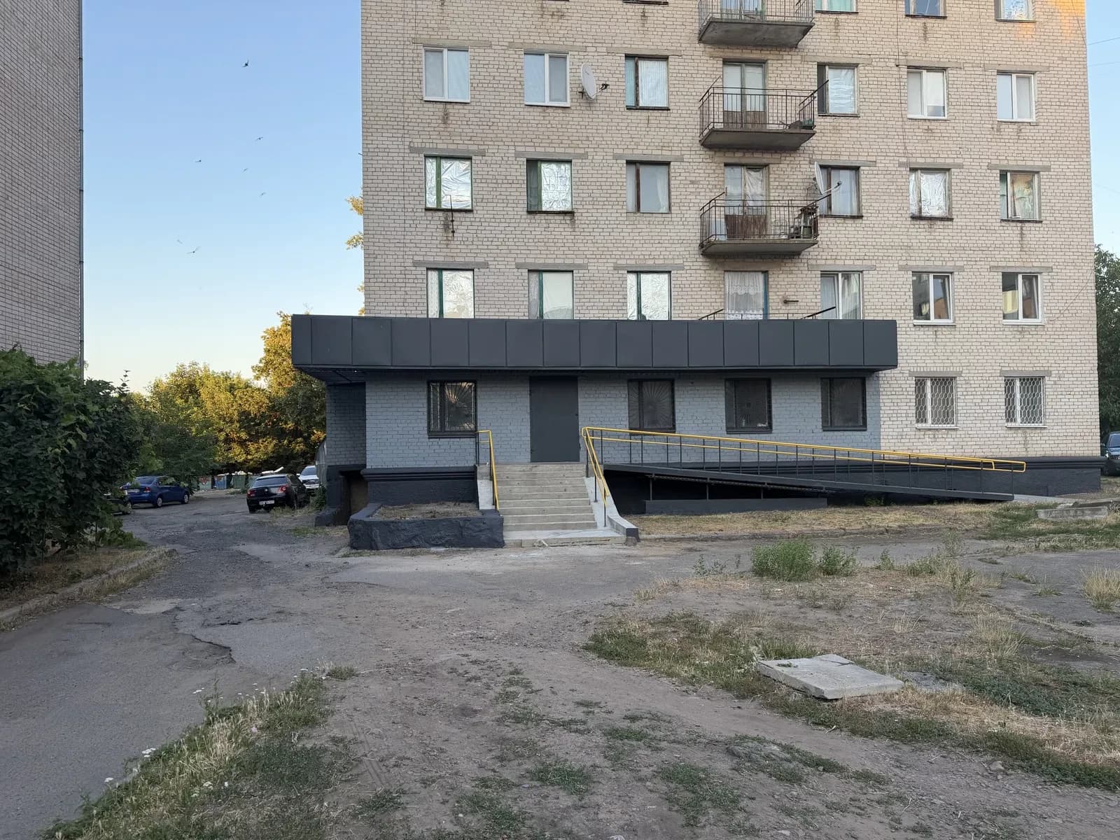 Приміщення, Первомайськ: торговельний зал 80 м², пандус - фото 1