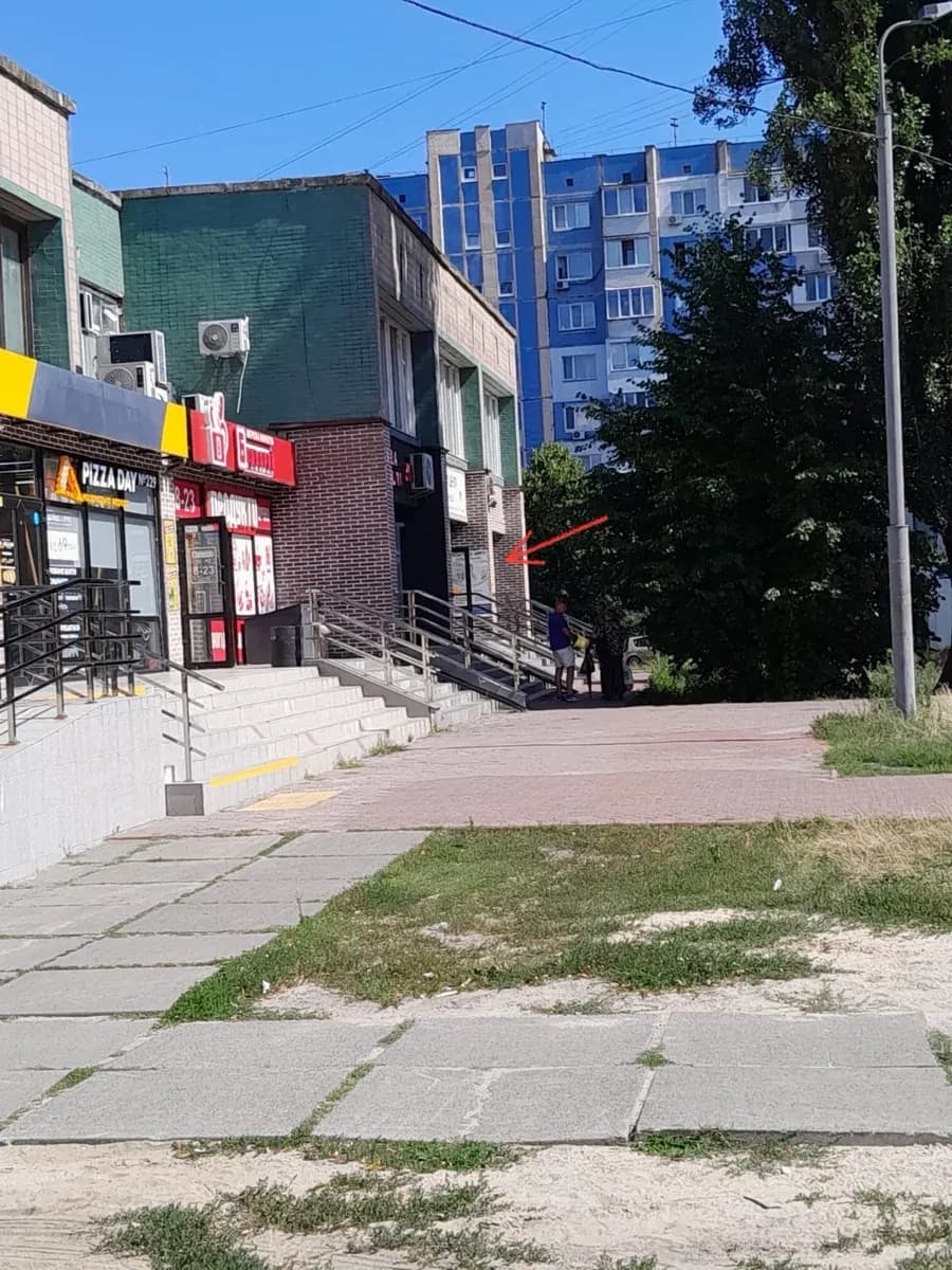 Приміщення, Деснянський: перший поверх, вода і каналізація, прохідне місце - фото 3